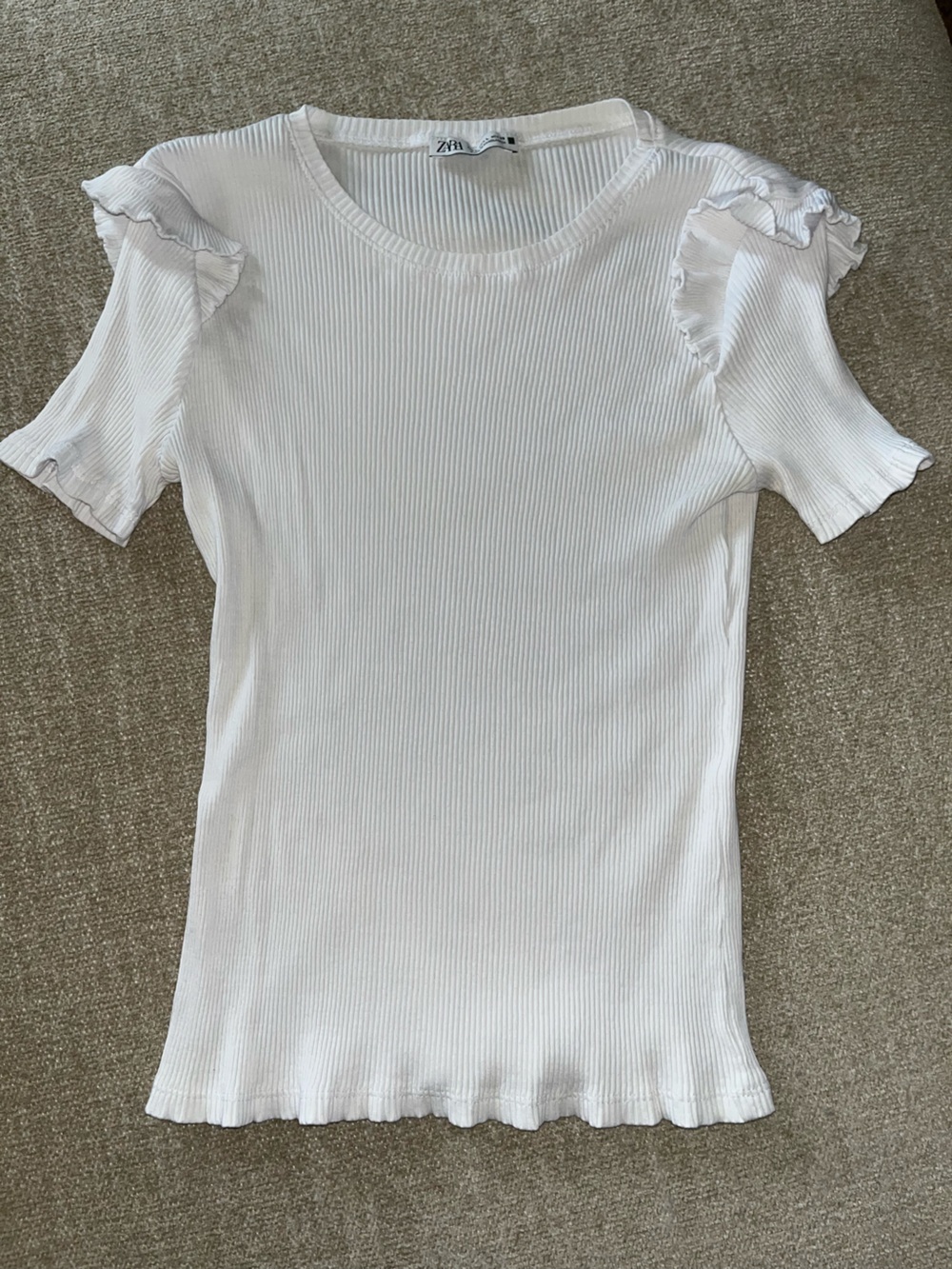 Zara White Ribbed Short Sleeve Tee with Ruffle Sleeves